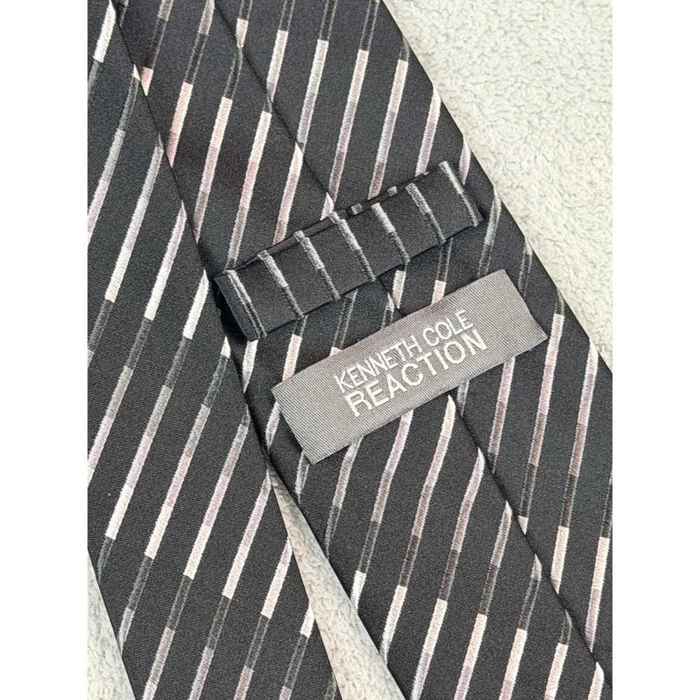 Kenneth Cole Reaction Men's‎ Black Striped 100% Silk Necktie Fast Shipping!